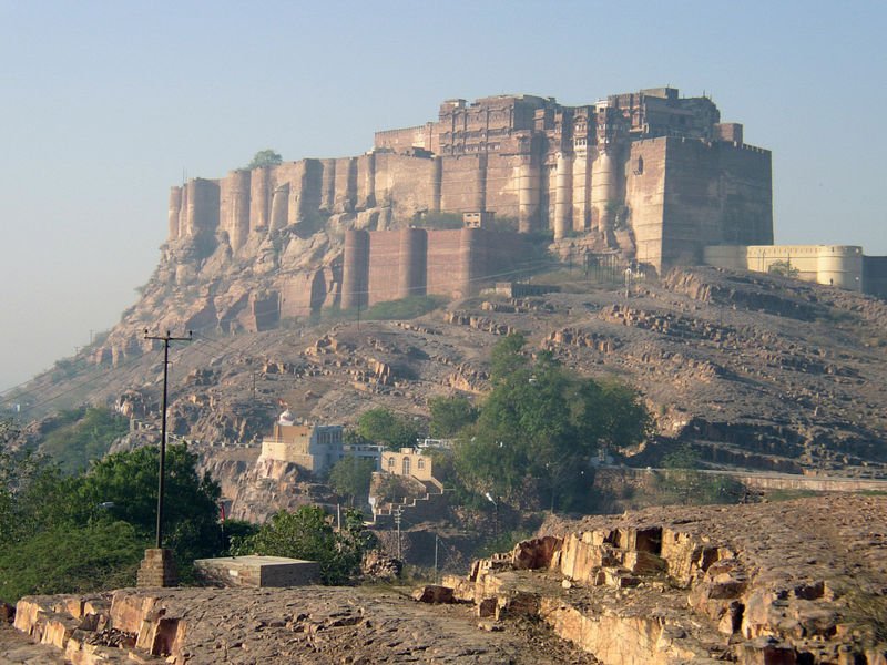 http://www.traveldealsfinder.com/wp-content/uploads/Mehrangarh-Fort-Jodhpur.jpg