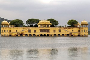 Explore Golden Triangle with Indian Holidays