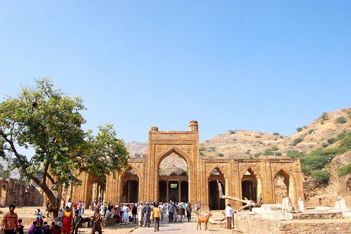 Adhai Din Ka Jhonpra, source - Manuel Menal
