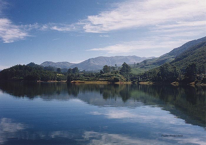 Mattupetty-Lake,-Munnar