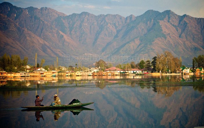 kashmir-srinagar-lagoon_103746416