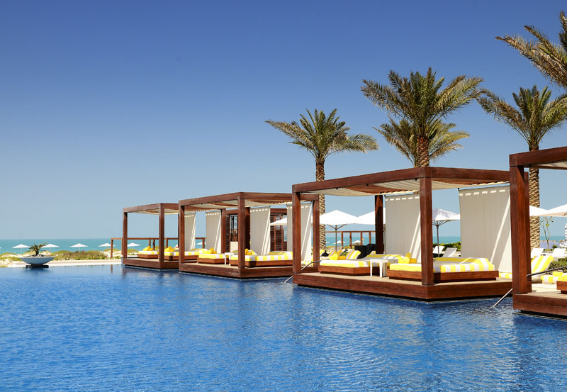 Luxury-Hotel_105675332
