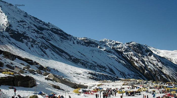 Rohtang pass snowy valley