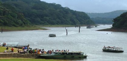 Boat safari in Periyar's Tiger Reserve