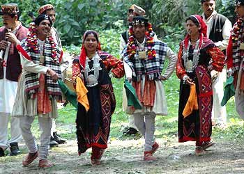 Traditiona dance himachal